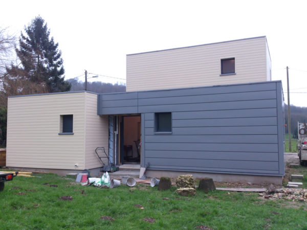 Construction maison neuve RT 2012 bardage bois et zinc